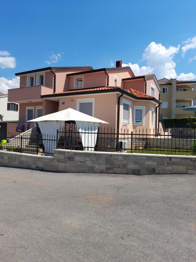 Studio Apartman Dezire 布耶 外观 照片