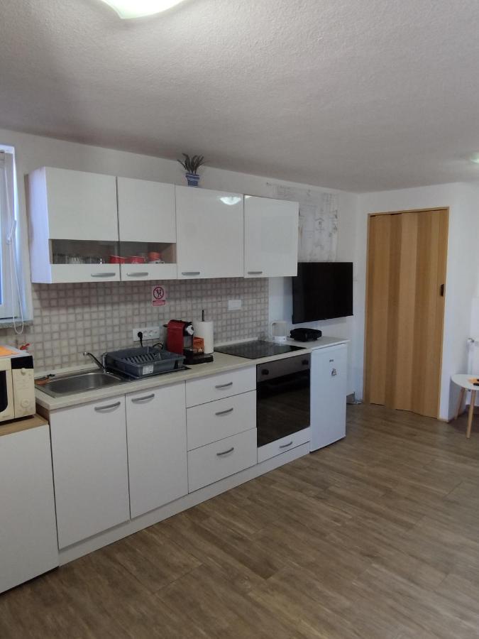 Studio Apartman Dezire 布耶 外观 照片