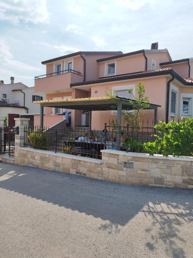 Studio Apartman Dezire 布耶 外观 照片